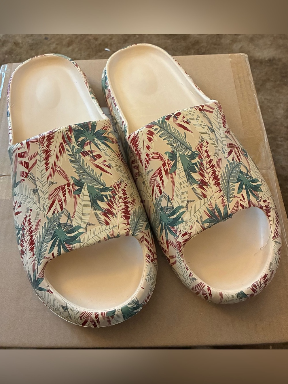 New tropical Print Slide Sandals - tan/green/red. Lightweight. W10, M9, Eur42